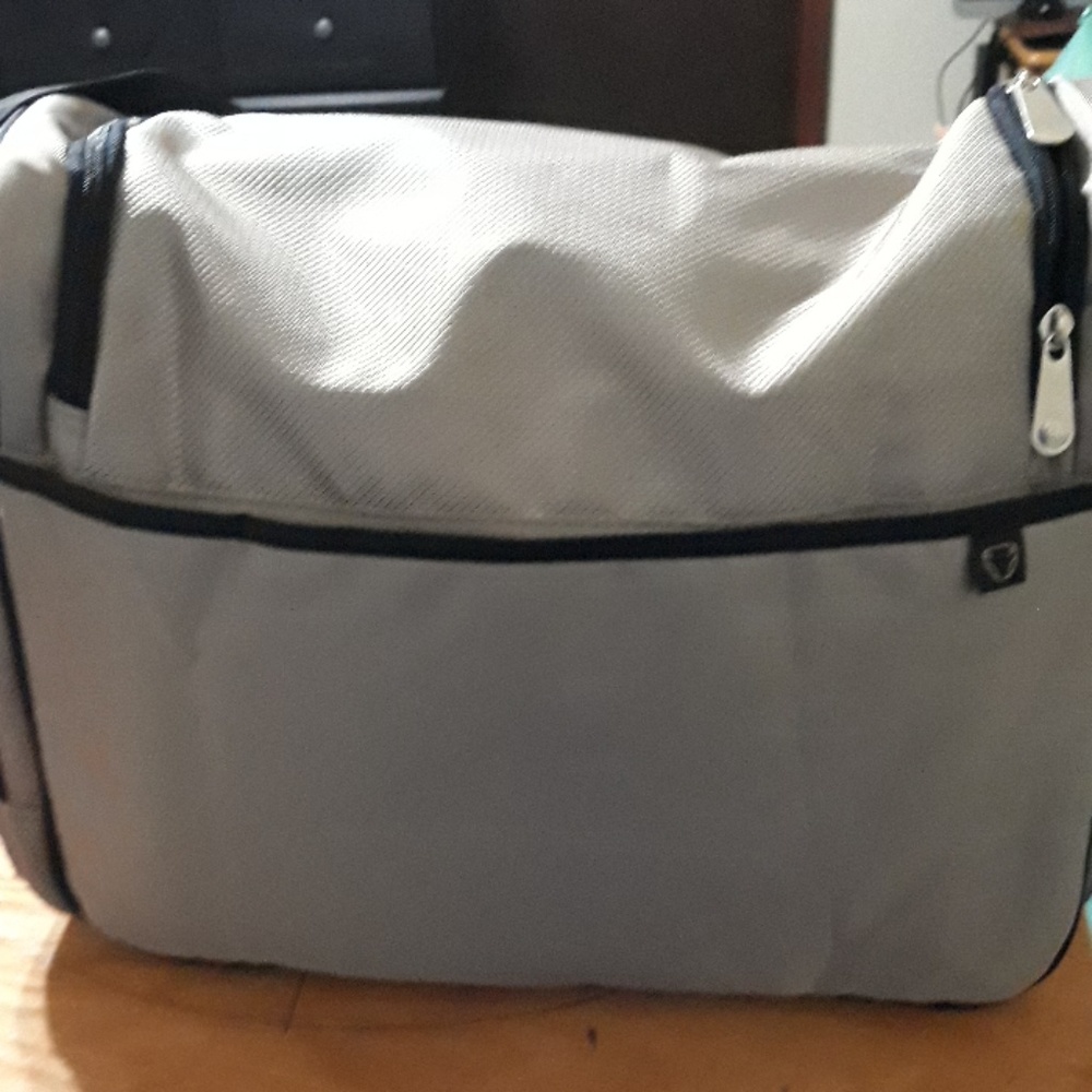 Diaper bag - Picture 3 of 5